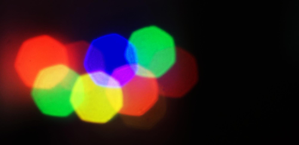 You are currently viewing Découvrez l’incroyable monde de l’éclairage RGB ! Les 5 meilleures bandes et lumières LED RGB à ne pas manquer